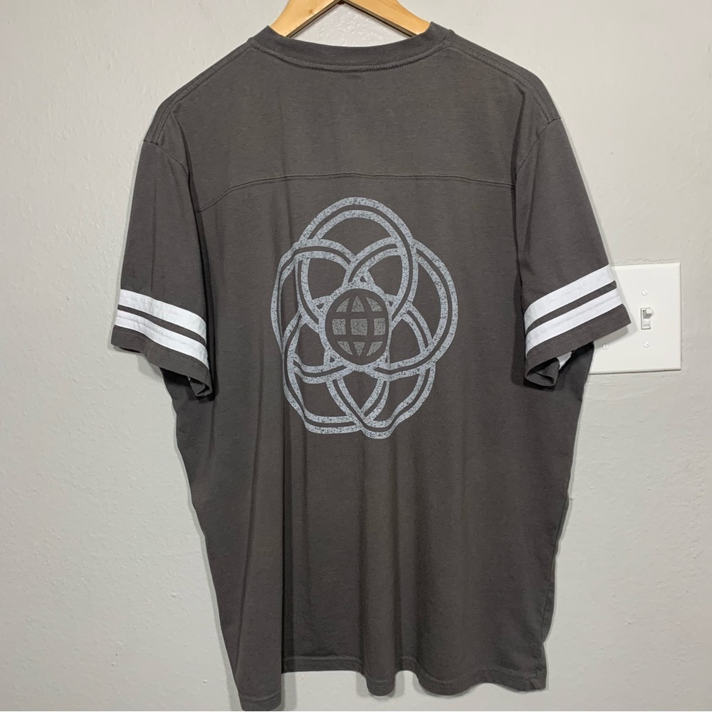 Disney World Epcot 35 Year Anniversary‎ Gray Tee Size XL